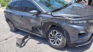 Brutal encontronazo entre camionetas bloquea calles en Ciudad del Carmen