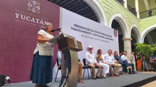 Joaquín Díaz Mena presenta los nuevos programas de financiamiento  y apoyo a las mujeres
