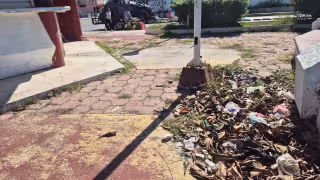 De punto turístico a cantina al aire libre: el deterioro del quiosco de Champotón
