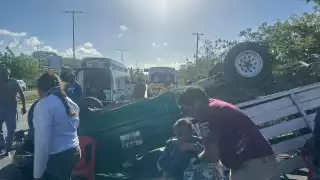 Fallece uno de los lesionados en volcadura a la entrada de Chetumal