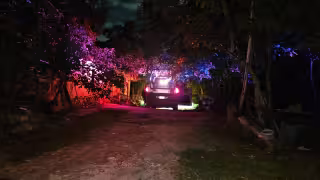 Unidades policiacas llegaron a la escena del crimen.