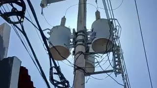 Corto circuito deja sin electricidad a comercios y casas en Campeche