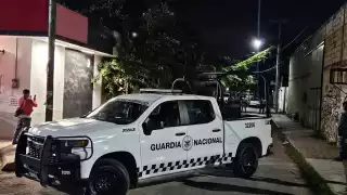 La patrulla de la Guardia Nacional bloqueó la calle.