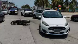 Fuerte choque en Ciudad del Carmen deja a motociclistas con heridas graves