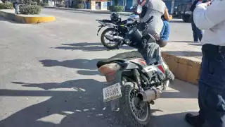 Accidente entre motocicletas deja una mujer lesionada en Justo Sierra Méndez