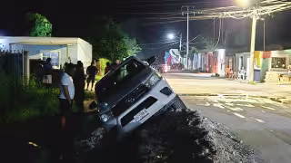 La zanja que vecinos denunciaron vuelve a provocar un accidente