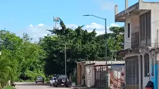 Ciudadanos critican luminarias en Arboledas 2.