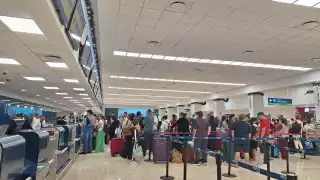 Hay buena afluencia de pasajeros en el aeropuerto de Mérida