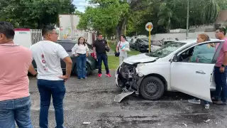 Reportan accidente vehicular en colonia Italia de Chetumal