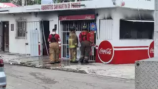La tienda de abarrotes denominada San Martín de Porres sufrió un incendio.