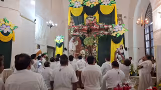 Monseñor González Suárez se mostró conmovido por la herencia cultural de Hecelchakán.
