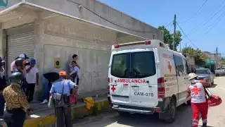 El exceso de velocidad y la poca precaución causaron que un mototaxista se estrellara contra el camellón central de la avenida Justo Sierra Méndez.