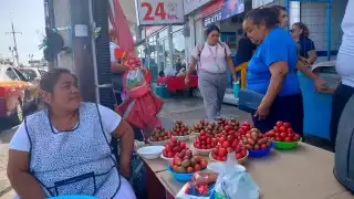 Llega desde Imí a vender su producto desde niña; en el centro de abasto los locatarios sienten un enorme cariño por ella