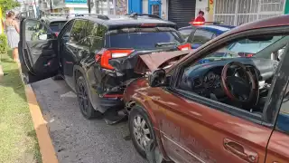 La conductora en estado de ebriedad provocó la carambola.