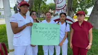 Becarios de “Salud Casa por Casa” protestan frente a Palacio de Gobierno en Chetumal
