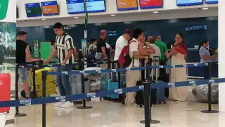 Hay regular afluencia de pasajeros en el aeropuerto de Mérida