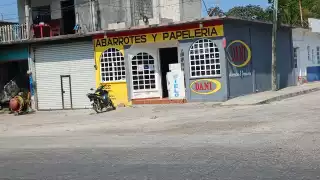 Un hombre armado asaltó una tienda en la colonia Carlos Salinas de Gortari.