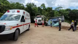 Hombre queda prensado en aparatoso accidente en la zona maya de Quintana Roo