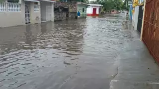 Ante la temporada de lluvias, los predios de las zonas bajas se inundan por la falta de pozos de absorción