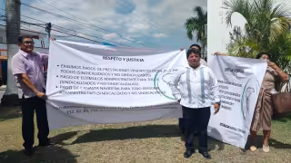 Docentes del Cobacam protestan por exclusión en pago de prestaciones
