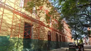 Especialistas del INAH trabajan en la cúpula del recinto, cuya restauración llegaría a los 20 mdp