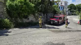 Rescatan a familia de incendio en Campeche; dos menores resultan intoxicados 