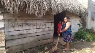 Yucatecos limpian sus casas y preparan ofrendas para recibir a sus difuntos