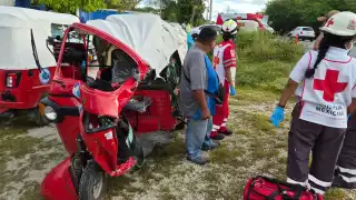 Compañeros del operador del pochimóvil acudieron a auxiliar como también a su acompañante