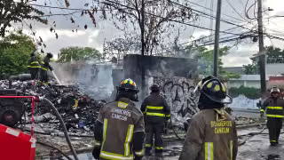 Los elementos del Heroico Cuerpo de Bomberos sofocaron el fuego.