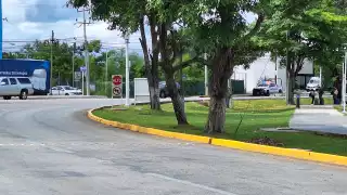 Operadores de taxis de la terminal de Mérida lamentan que guiadores de Uber operen cerca de la zona