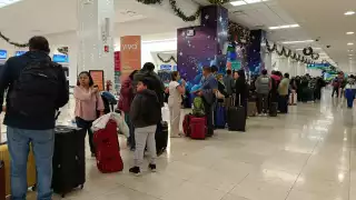 La salida y la llegada de turistas pone en apuros a los empleados de las diferentes aerolíneas