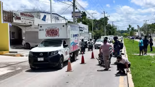 Gasolinera auxilia a heridos en accidente de motocicletas