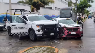 Patrulla de la Guardia Nacional choca contra taxi en Ciudad del Carmen