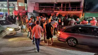 Taxistas liberan el puente Zacatal en Ciudad del Carmen tras alcanzar acuerdo con autoridades