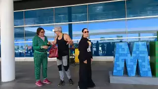 En vuelos posteriores llegaron Liz Vega, Julio Camejo y Kimberly, entre otros.