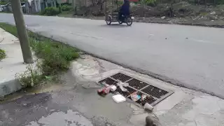 Vecinos exigen a las autoridades limpieza de drenajes para prevenir inudaciones en Escárcega