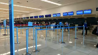 Hay regular afluencia de pasajeros en el aeropuerto de Mérida