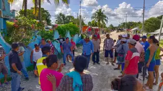 Pobladores de Haro, Escárcega, cerraron la calle principal debido a su deplorable estado
