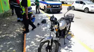 Conductor provoca dos accidentes y huye; motociclista lesionado frente al rastro municipal