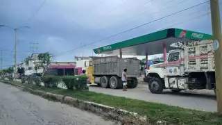 Volqueteros de la CTM en Escárcega bloquearon la construcción de una gasolinera.