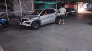 Pareja resulta ilesa tras impacto de camioneta en Campeche