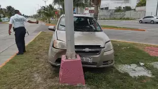 Hombre en estado etílico causa daños viales y termina arrestado