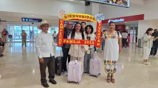 Marisol Vargas llegó acompañada de su esposo, Alejandro Sánchez, e hijos Sarita y Alejandro