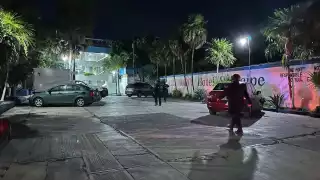 Mujer fue lanzada de un auto en calles de Chetumal