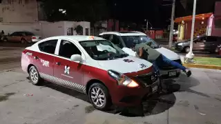 Choque entre camioneta y taxi en Benito Juárez de Ciudad del Carmen afecta circulación