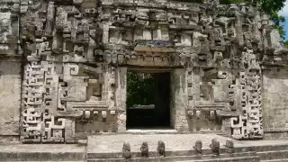 Chicanná, un sitio satélite de Becán, fue construido entre el 300 a.C. y el 1100 d.C. para la élite gobernante.