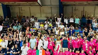 Gimnastas de diferentes países participan en este campeonato.