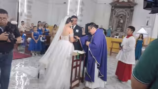 La comunidad se viste de gala con una boda religiosa después de 5 años de que no hubiese una