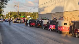 El paradero que los dos sindicatos disputan está junto a Multiplaza Kabah.