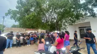 Se realizó una protesta en la sede de la FGE en Ticul